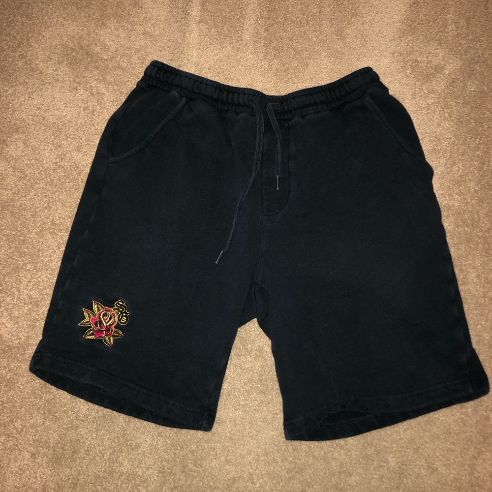 Skeleton Goods. Embroidered Rose Sweat Shorts. Size Medium. Black Color.